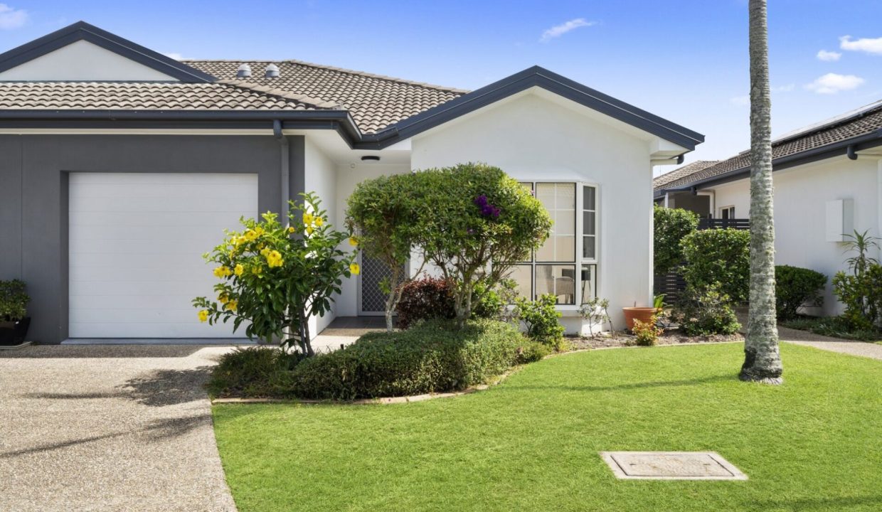 Exterior photo of Beachmere Sands